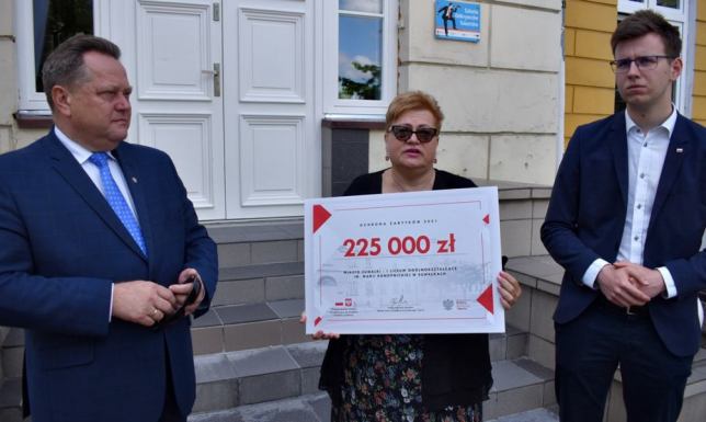 225 tysięcy złotych na wymianę okien w I Liceum Ogólnokształcącym