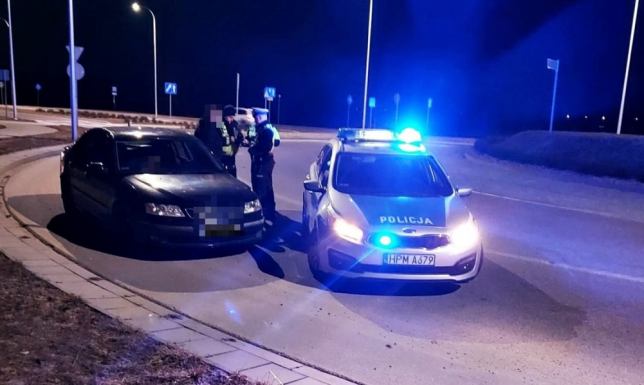 policjanci z Suwałk zatrzymali kierowcę, który miał ponad promil alkoholu
