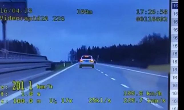 2500 złotych mandatu i 15 punktów karnych otrzymał kierowca z Litwy