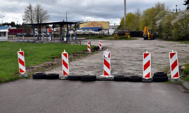 prace przy budowie drogi dojazdowej do stacji paliw przy PKS