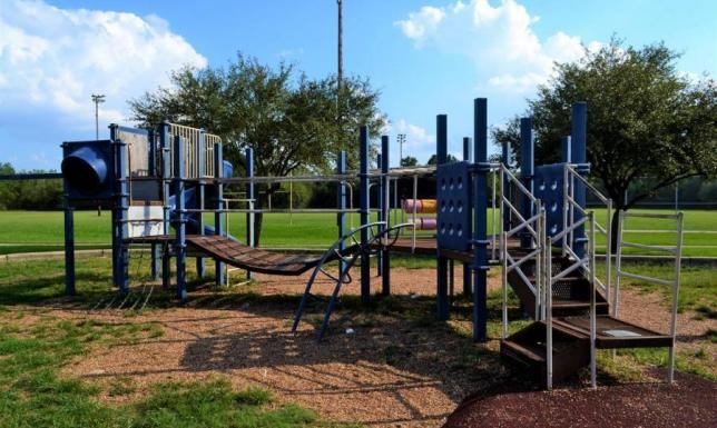 Doprowadzenie do stanu używalności oraz systematycznej modernizacji placów zabaw