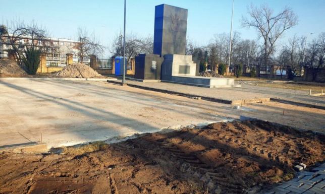 Zbliża się do końca rewitalizacja placu przy Pomniku Bohaterów Września 1939 roku