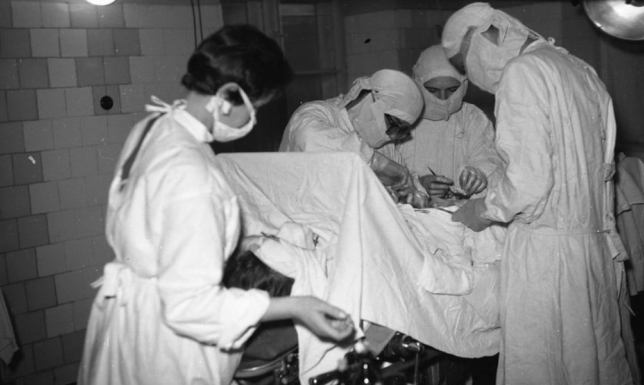 Opowieść świadka historii - pokaz filmu o dr Henryce Siemaszko-Wilczewskiej opowieść lekarki zasłużonej dla powojennej suwalskiej chirurgii