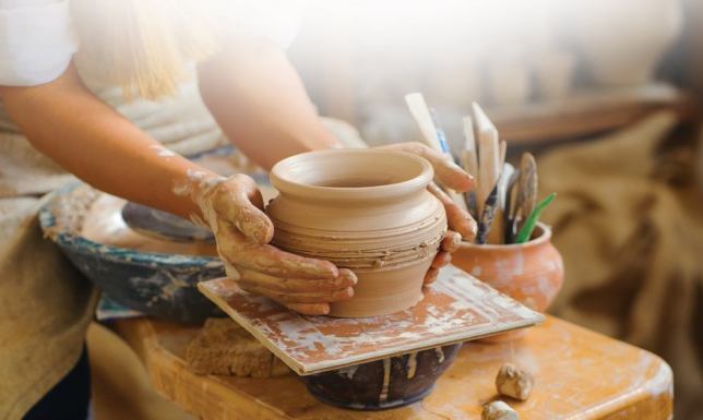 Bezpłatne warsztaty ceramiczne „Glina – Moja Historia. Odkryj Moje Supermoce 2"