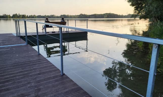 Pływający pomost w Osowie Gotowe jest nowe miejsce rekreacji w gminie Suwałki