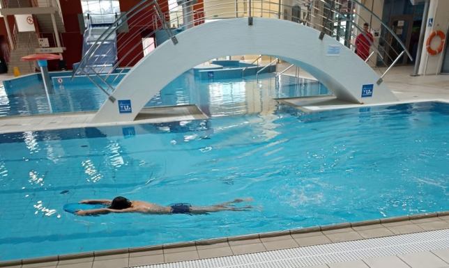 Uczniowie szkolą naukę pływania W Suwałkach realizowany jest program Ministerstwa Sportu i Turystyki