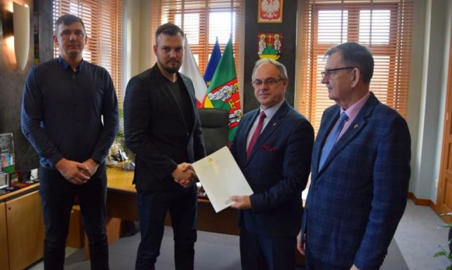 Trzy umowy na przebudowę skrzyżowań podpisane