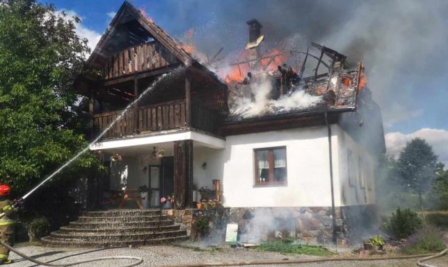 Potrzebna pomoc w odbudowie po pożarze Pożar gospodarstwa agroturystycznego nad jeziorem Wigry