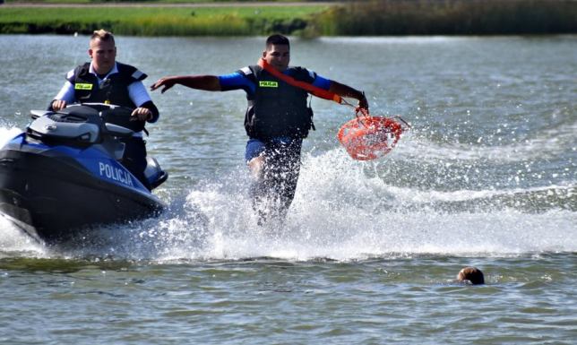 Jak udzielić pomocy tonącym z wykorzystaniem sprzętu asekuracyjnego