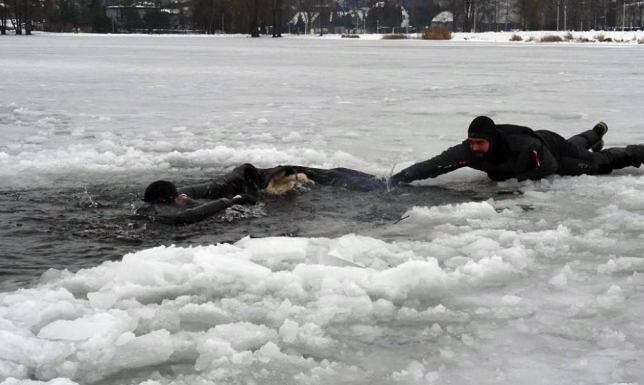 W niedzielę pokaz ratownictwa lodowego nad Zalewem na Zalewie Arkadia w Suwałkach odbędzie się pokaz ratownictwa lodowego