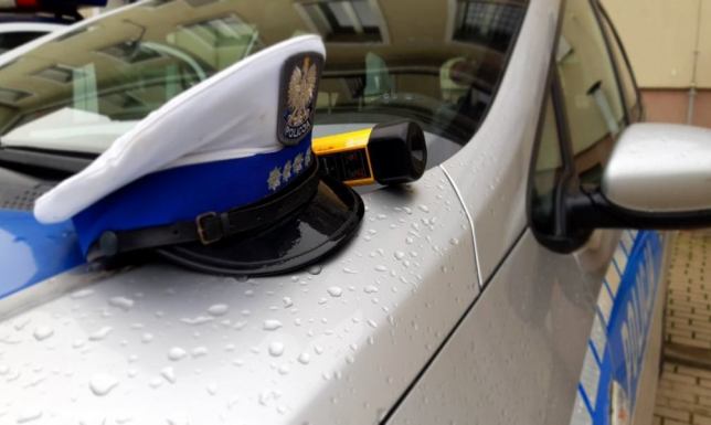 Nietrzeźwy 67-letni rowerzysta przewrócił się przed jadącym radiowozem