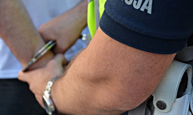 19-latek aresztowany za narkotyki Na trzy miesiące do aresztu trafił 19-latek podejrzany o posiadanie narkotyków