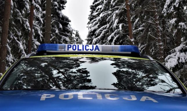 wsiadł za kierownicę, ponieważ wiezie znajomych na piwo