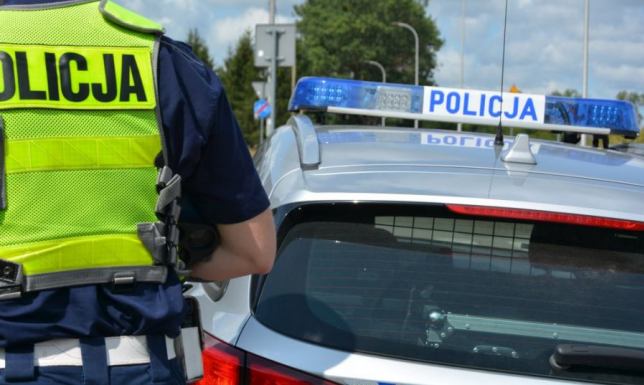 policjanci z suwalskiej drogówki badali trzeźwość kierowców