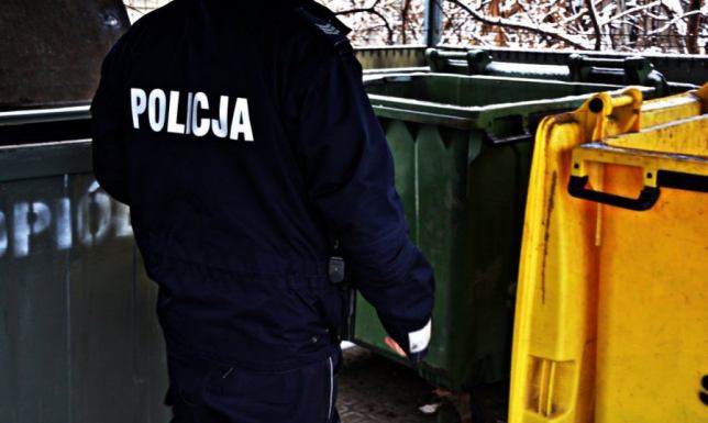 suwalscy funkcjonariusze uratowali przed wychłodzeniem 49-latka