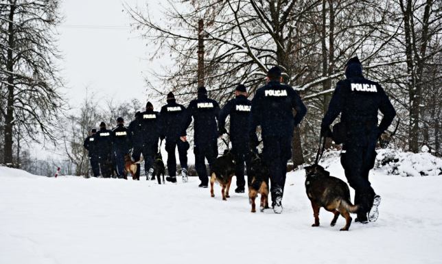 Pobiegli w szczytnym celu Suwalscy funkcjonariusze podjęli wyzwanie "Kilometr dla Moniki”
