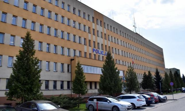 Kolejną ofiarą oszustów została 36-latka, która wystawiła na sprzedaż kostiumy karnawałowe