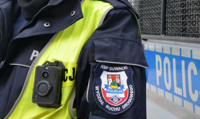 Policjanci z Suwałk z kamerkami nagrywającymi interwencje 