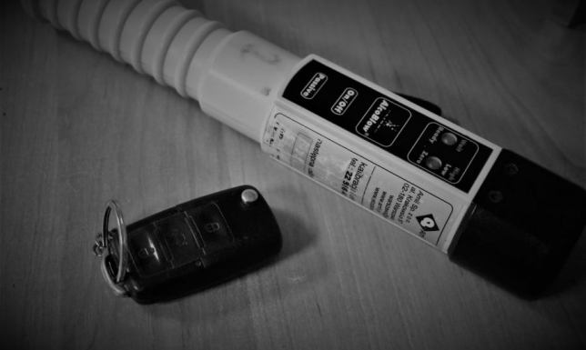 Złodziej samochodu wpadł, bo nie włączył świateł Augustowscy policjanci zatrzymali nietrzeźwego kierowcę volkswagena