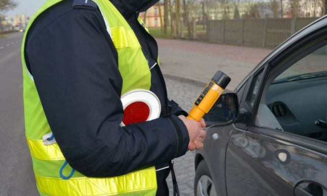 Policjanci z Bakałarzewa zatrzymali 24-latka, który kierował mając ponad 2,2 promila
