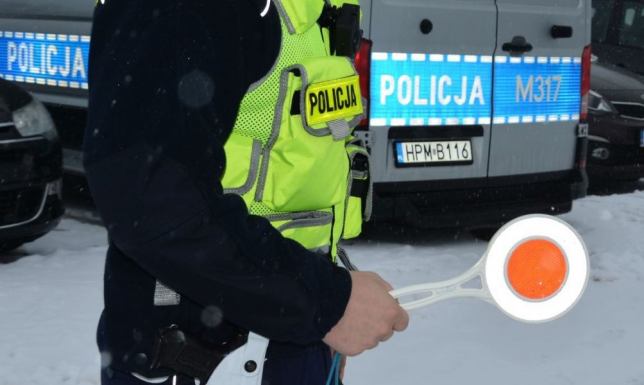 Poszukiwany wpadł podczas kontroli drogowej Podczas kontroli drogowej suwalscy policjanci zatrzymali poszukiwanego 36-latka