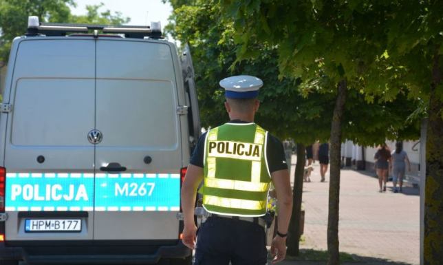 policjanci z suwalskiej drogówki sprawdzali stan trzeźwości kierowców