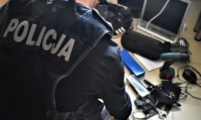 Osiem zarzutów kradzieży usłyszał 22-latek z Augustowa