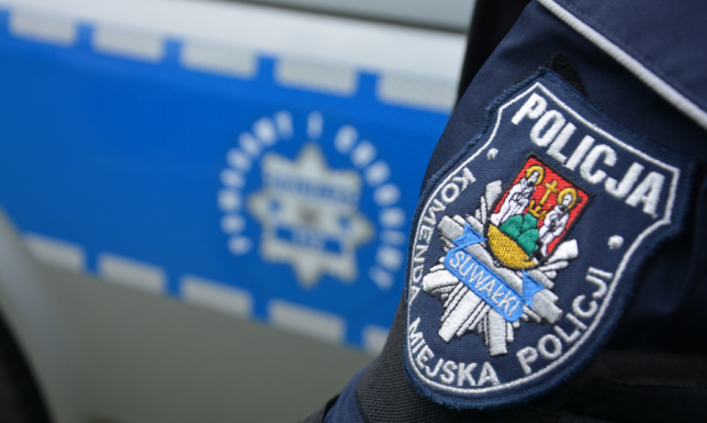 Policjanci zatrzymali dwóch mężczyzn, którzy znęcali się nad członkami rodziny