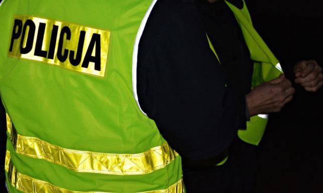 42-latek wszczynał awantury i rzucał przedmiotami, uderzył kobietę w twarz