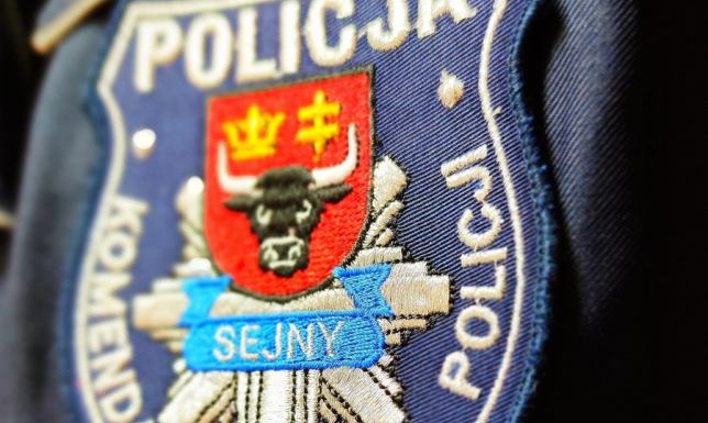 Zniszczyli obrazy warte ponad 30 tys. zł Sejneńscy policjanci ustalili trzech podejrzanych o zniszczenie obrazów