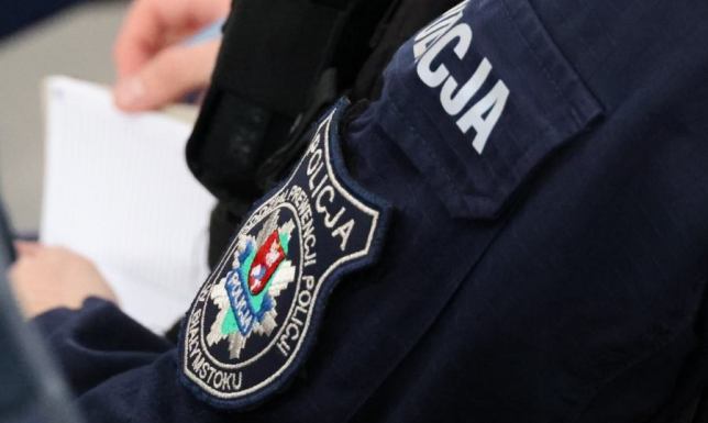 21-latek chciał wyskoczyć z balkonu w Suwałkach Powstrzymali 21-latka, który chciał wyskoczyć z balkonu na trzecim piętrze