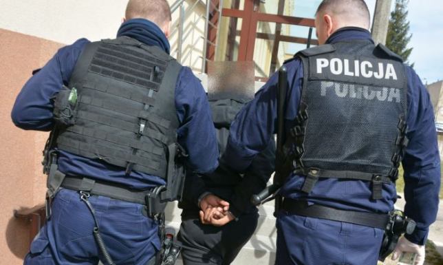 Ich łupem padły perfumy, kosmetyki oraz ubrania 