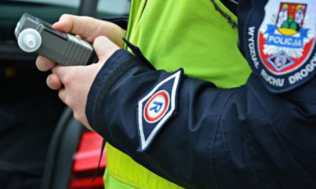 Suwalscy policjanci zatrzymali 41-letniego kierowcę land rovera