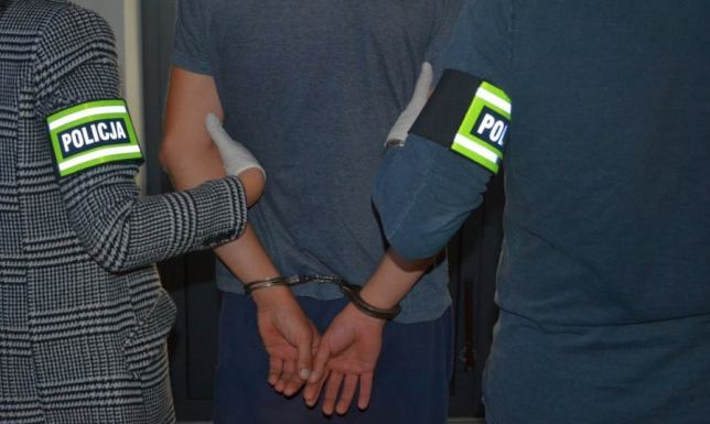 33-latek w jednym z suwalskich sklepów ukradł głośnik i nożyk