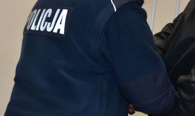 1,5 roku więzienia za znęcanie się i jazdę pod wpływem Dzielnicowi ze Słobódki zatrzymali 51-latka, który ukrywał się przed wymiarem sprawiedliwości