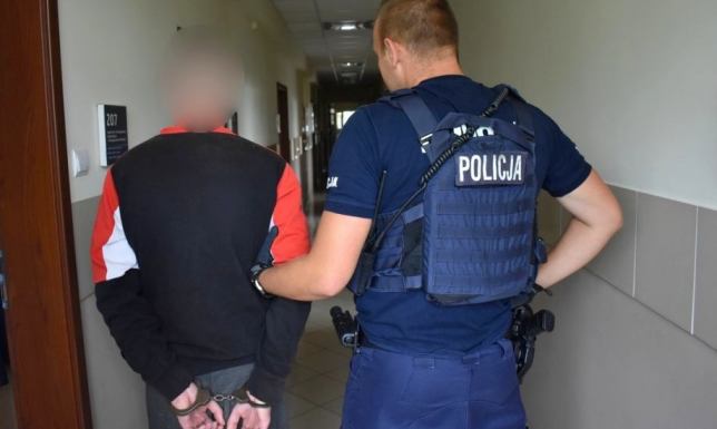 Przy próbie kradzieży samochodu złamali kluczyk i włączyli alarm Dwóch chłopaków podejrzanych jest o usiłowanie kradzieży samochodu