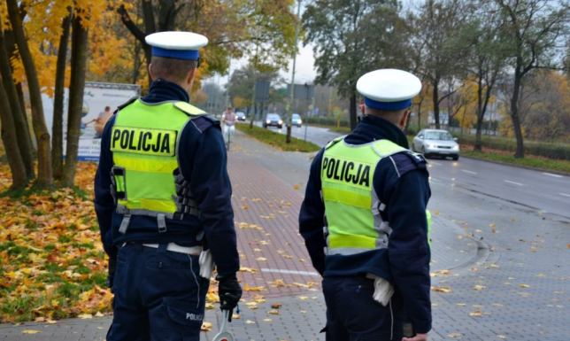 Drift ulicami Suwałk zakończony utratą prawa jazdy 20-letni kierowca postanowił spróbować swoich sił w drifcie