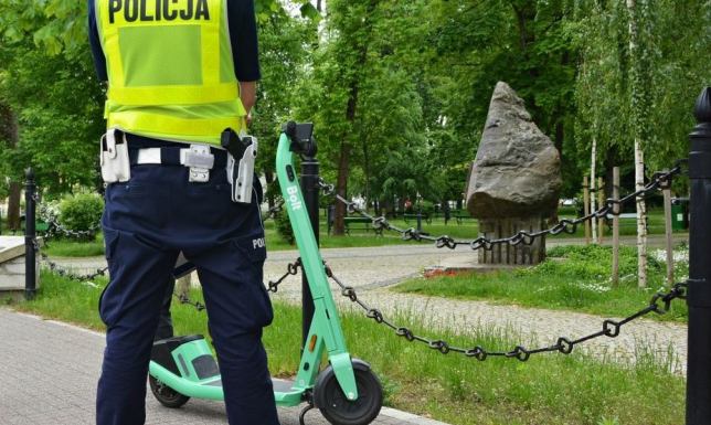 Mandat w wysokości 4 tysięcy złotych i 12 punktów karnych