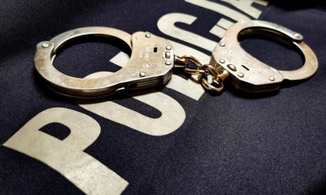 policjanci zatrzymali 45-letniego mężczyznę po kradzieży sklepowej