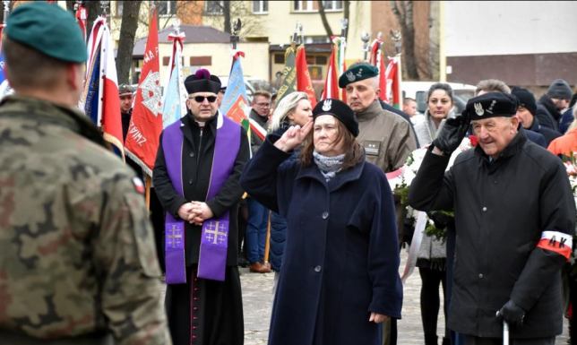 Uroczystości przy pomniku Straceń na ulicy Sejneńskiej w Suwałkach