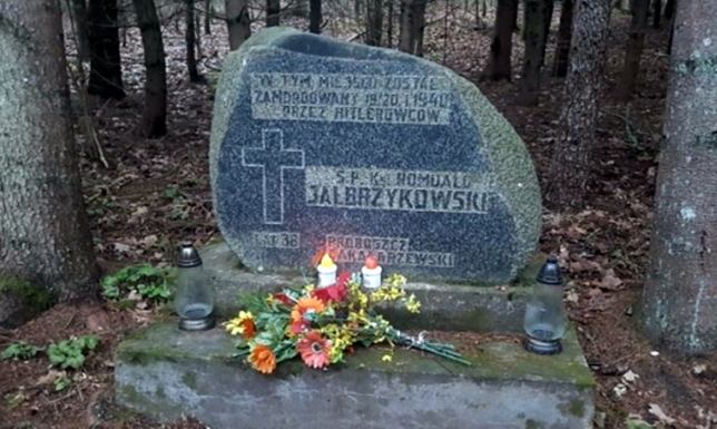Upamiętnią rocznicę śmierci księdza Romualda Jałbrzykowskiego Upamiętnią rocznicę śmierci księdza Romualda Jałbrzykowskiego