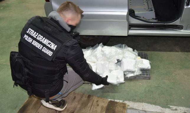 Narkotyki warte 12 milionów w baku paliwa Zatrzymano przewożącego narkotyki 51-letniego bezpaństwowca.