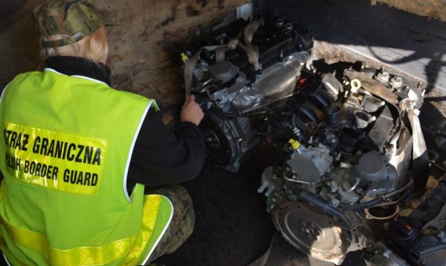 Znaleźli samochodowe silniki z przestępstwa