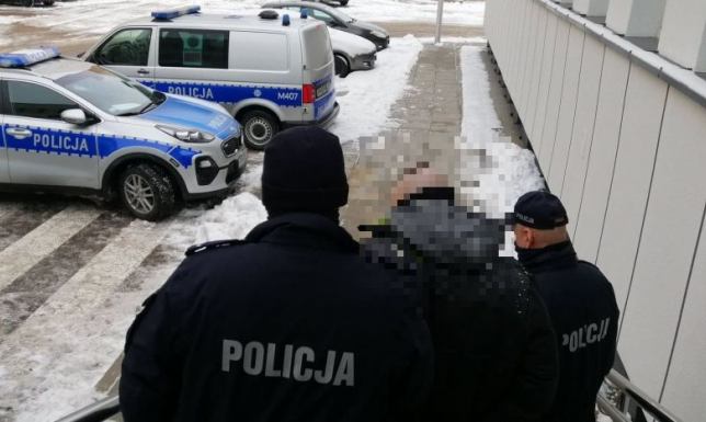 suwalscy policjanci zatrzymali siedem poszukiwanych osób