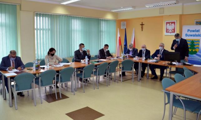 Zarząd Powiatu w Suwałkach z absolutorium  Rada Powiatu w Suwałkach jednogłośnie przyjeła sprawozdanie finansowego za 2020 rok