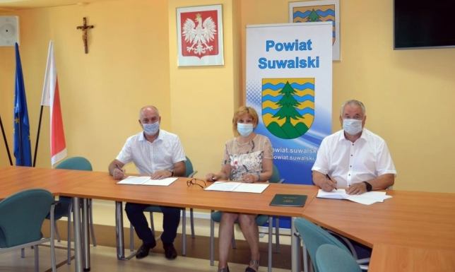 przekazanie dotacji w kwocie 15 000 zł na zakup urządzeń do dezynfekcji