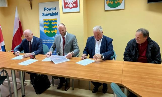 Umowy na remonty dróg podpisane Zarząd Powiatu w Suwałkach podpisał umowy na realizację dwóch inwestycji