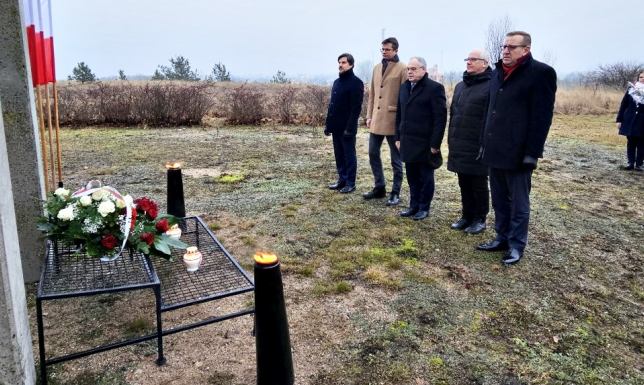 162. rocznica Powstania Styczniowego władze miasta oddały hołd powstańcom styczniowym na Górze Szubienicznej