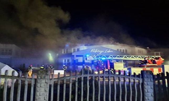 pożar kompleksu obejmującego restaurację, żłobek i przedszkole
