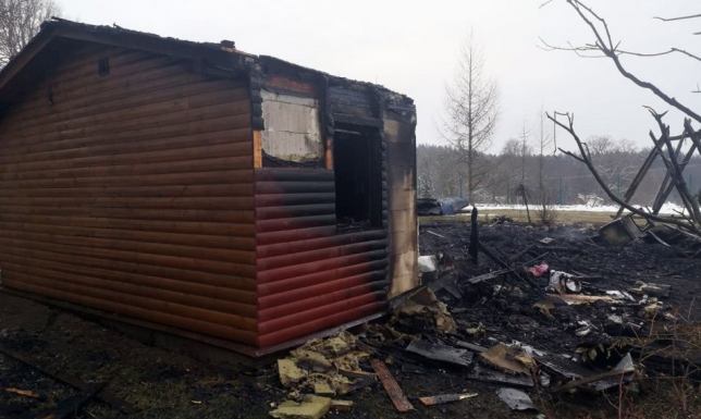 Spłonął domek letniskowy pożar domku letniskowego w miejscowości Budwieć w gminie Giby